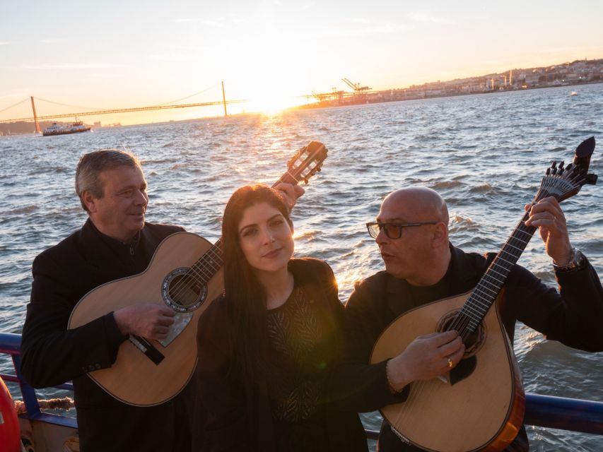 Lisbon: Boat Cruise with Live Fado Performance and a Drink - The one-hour route along Lisbon’s riverfront