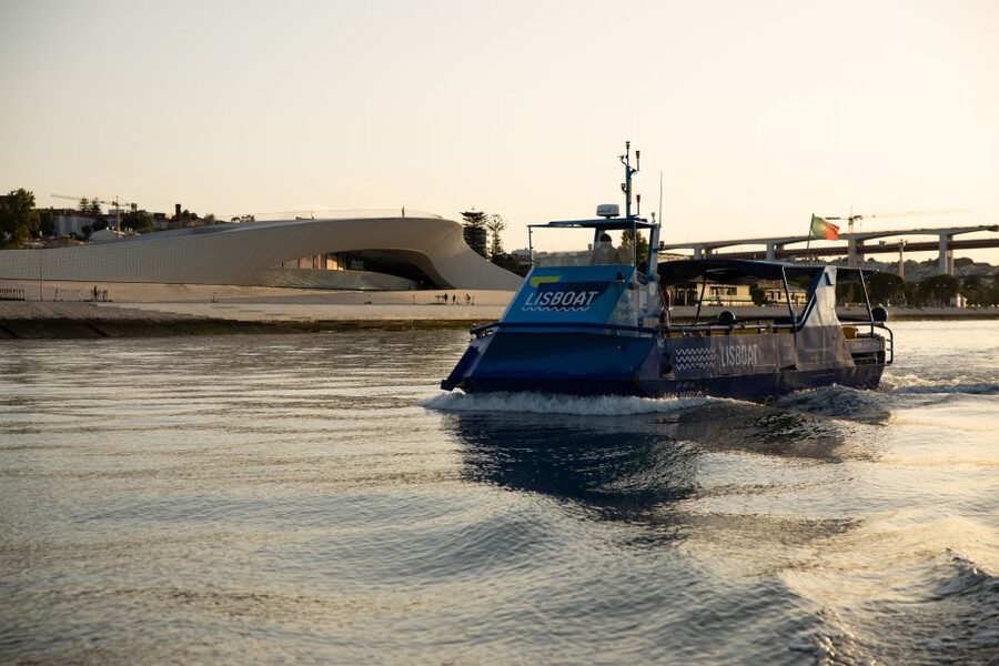 Lisbon: Boat Cruise with Live Fado Performance and a Drink - What the boat is really like