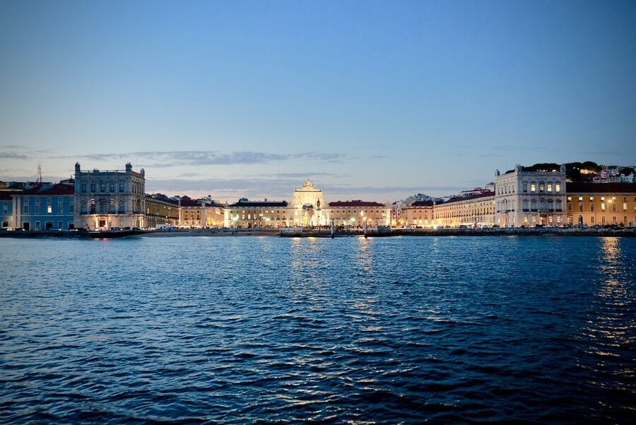 Lisbon: Boat Cruise with Live Fado Performance and a Drink - The Fado performance and the free drink