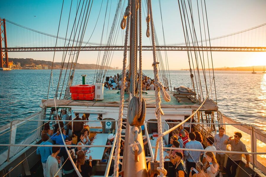 Lisbon Boat Party - Live DJ & Afterparty with VIP Club entry - Key points to know before you book