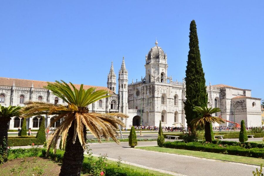 Lisbon: Boat Tour Ticket and Hop-on Hop-off 48-Hour Bus. - What the $28 price gets you
