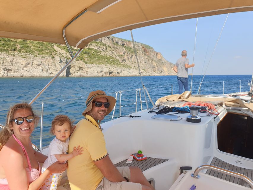 Lisbon: Champagne Sailing Tours - Champagne, Wine, Beer, and Homemade Snacks