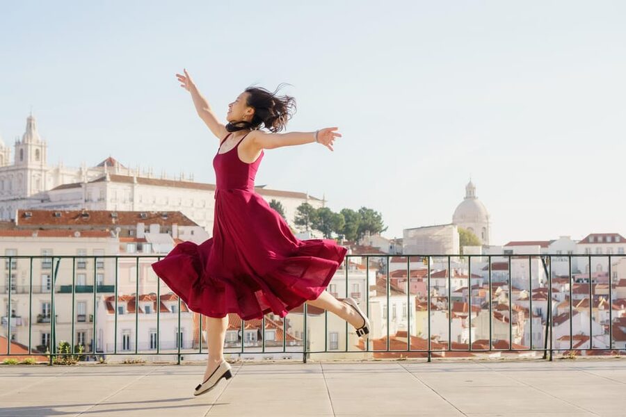 Lisbon: Cinematic Photoshoot with Local Photographer Guide - Praça da Figueira and the Santa Justa Lift