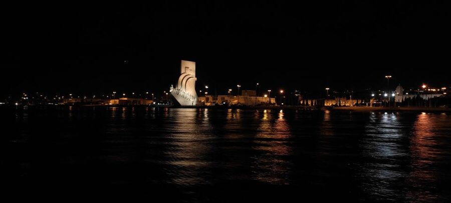 Lisbon: City Boat Cruise Daytime/Sunset/Night with Champagne - From Cais do Sodré to Commerce Square
