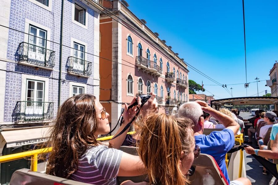 Lisbon: City Sightseeing Hop-On Hop-Off Bus Tour - Audio commentary, seating, and the practical weak spots