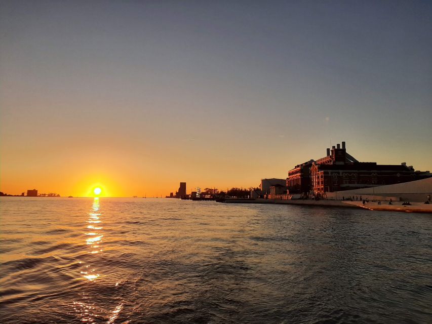 Lisbon: City Skyline Sailboat Cruise with Drink and Snacks - Praça do Comércio from the river