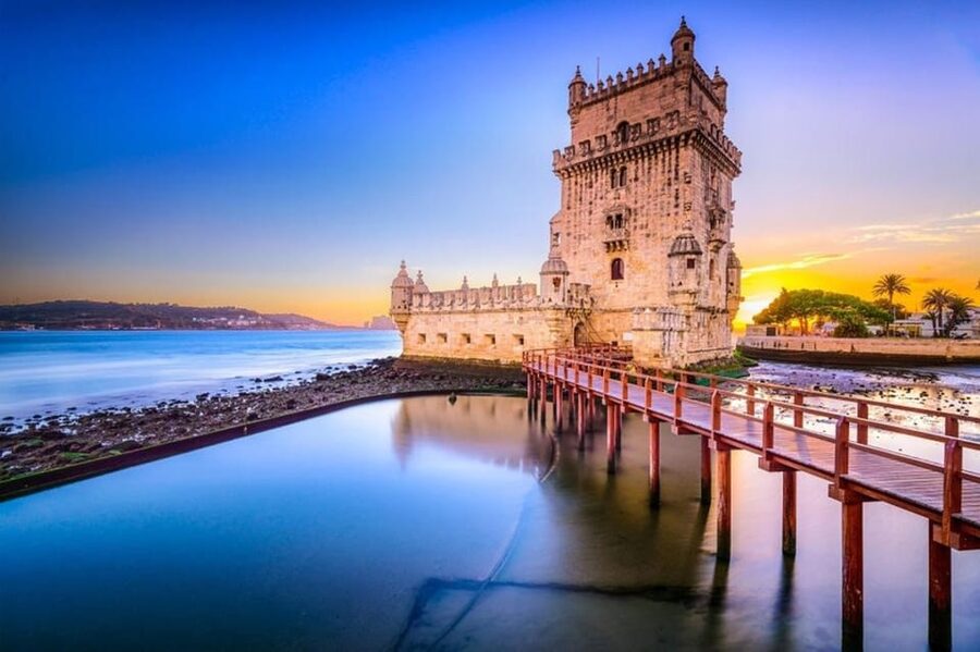Lisbon City Tour: All Must-See Attractions with Expert Guide - What the private vehicle adds