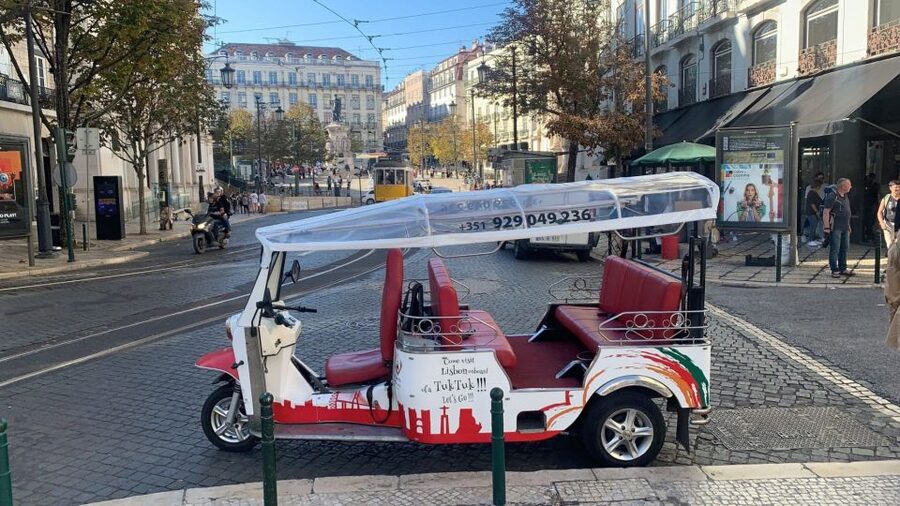 Lisbon: City Tour by Tuk Tuk - Pastéis de Belém: a sweet stop with an extra cost