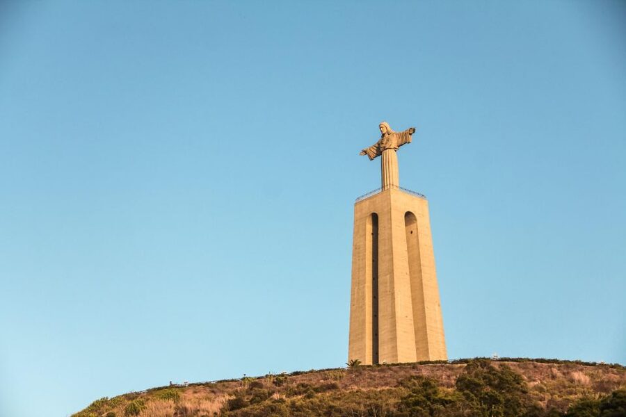Lisbon: Cruise to the Beach with BBQ, Open Bar and Music - Should you book the cruise?