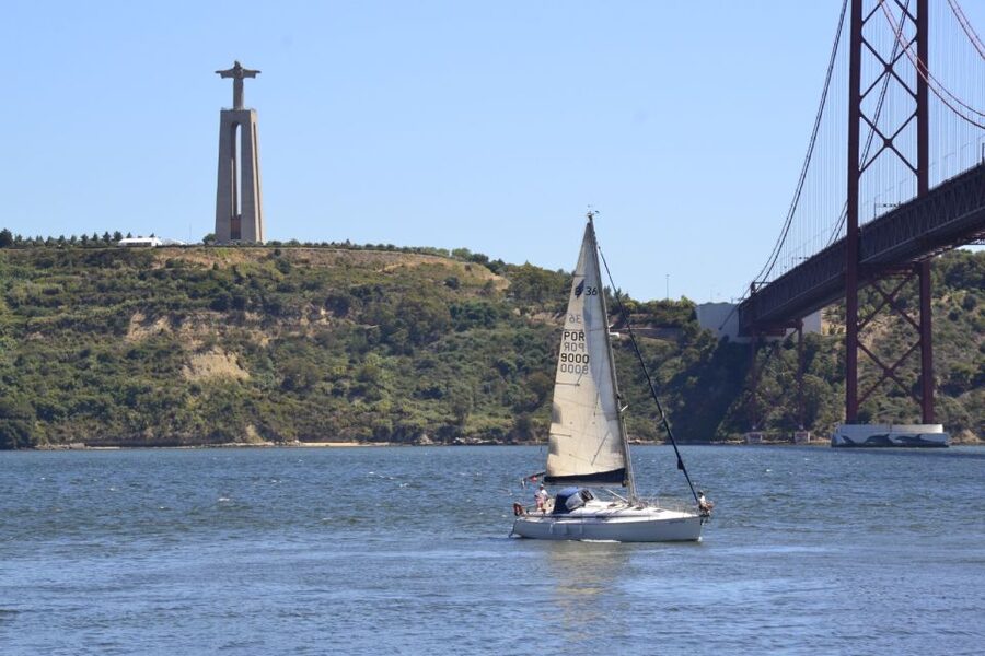 Lisbon: Day and Sunset Tour on the Tagus River - Sailing upriver toward Terreiro do Paço