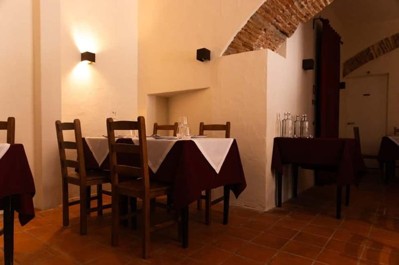 Lisbon: Dinner with Fado Show with the Rising Stars of Fado - Should you book Canto do Poeta?