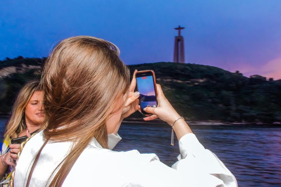 Lisbon: Disco Night Cruise with DJ and Open Bar - Key points before you book