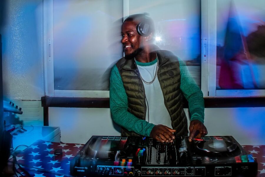 Lisbon: Disco Night Cruise with DJ and Open Bar - A social party, not a quiet cruise