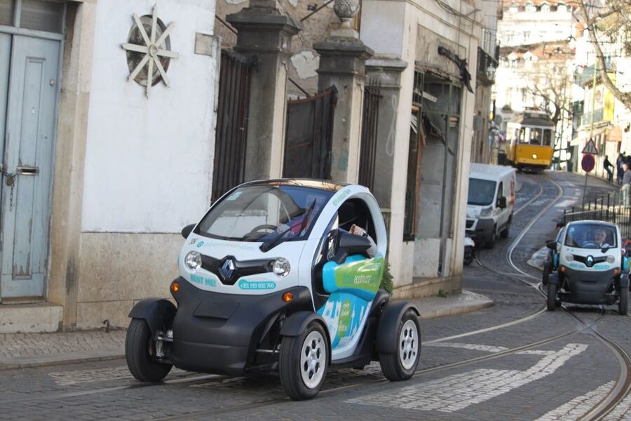 Lisbon: Electric Car Moorish Tour with GPS Audio Guide - Sé Cathedral and Portas do Sol