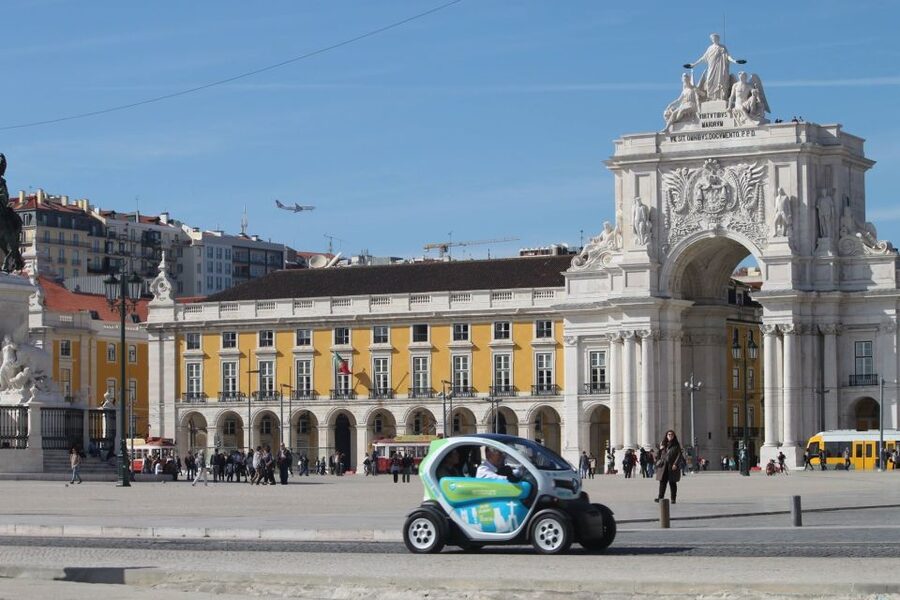 Lisbon: Electric Car Moorish Tour with GPS Audio Guide - Graça and Senhora do Monte