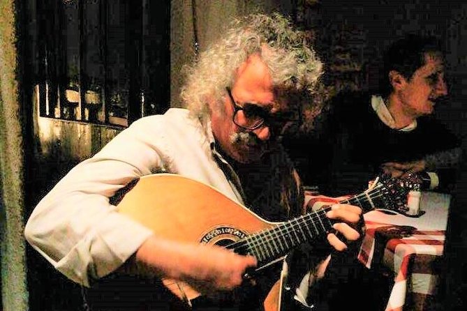 Lisbon Fado Experience: Walking Tour, Dinner and Live Music Show - Mouraria and Alfama on foot