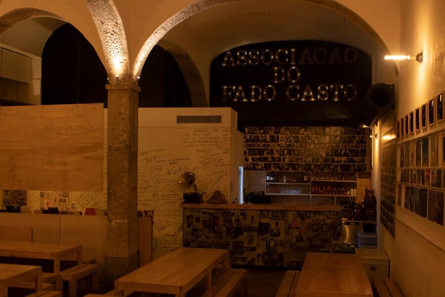 Lisbon: Fado Night with Dinner with Live Performance - How the three-hour program unfolds