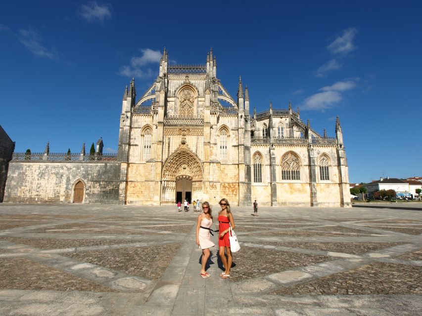 Lisbon: Fatima, Batalha, Nazare and Obidos Tour Hotel Pickup - Óbidos: the charming final stop