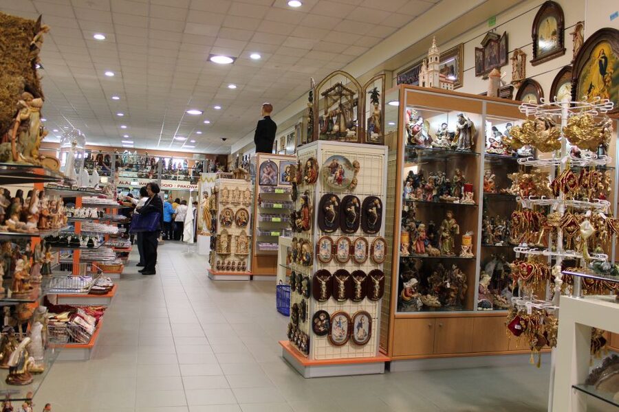Lisbon: Fatima, Batalha, Nazare and Obidos Tour Hotel Pickup - Price, tickets, walking, and practical comfort