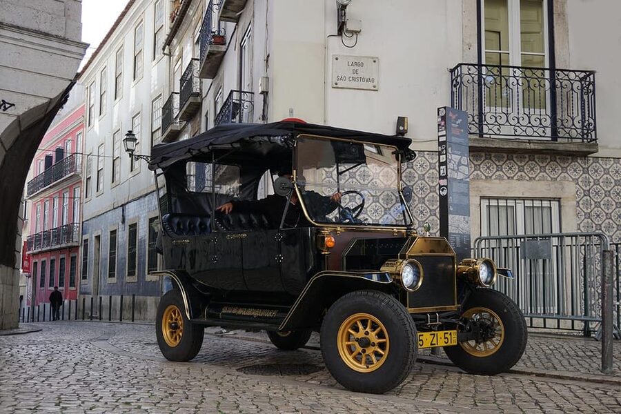 Lisbon: Food and Wine Tasting 4-Hours Tuk Tuk Tour - Who will get the most from this Lisbon tour