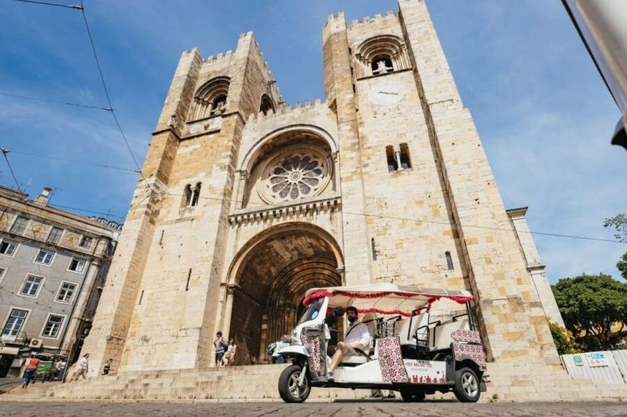 Lisbon: Food and Wine Tasting 4-Hours Tuk Tuk Tour - Why a tuk tuk works well in Lisbon