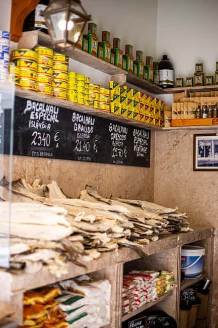 Lisbon: Food Tasting Tour by Tuk Tuk with 2 Stops - What the guides add to the experience