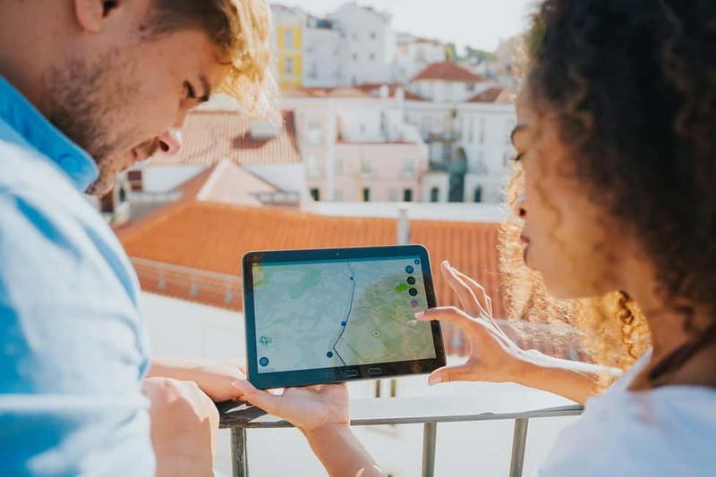 Lisbon: GPS-Guided Spinach Tour by Electric Car - Choosing between the guided excursion and self-guided rental
