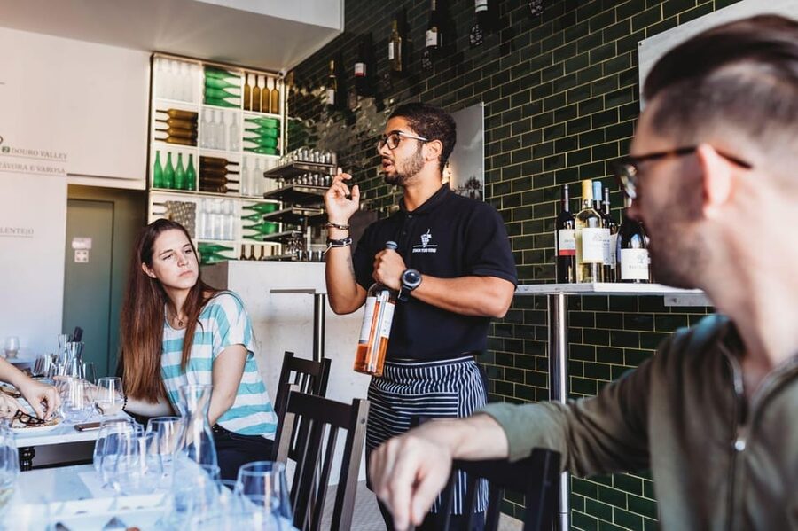 Lisbon: Guided Port Wine Tasting Apéritif/Digestif - Six glasses, six different Port experiences
