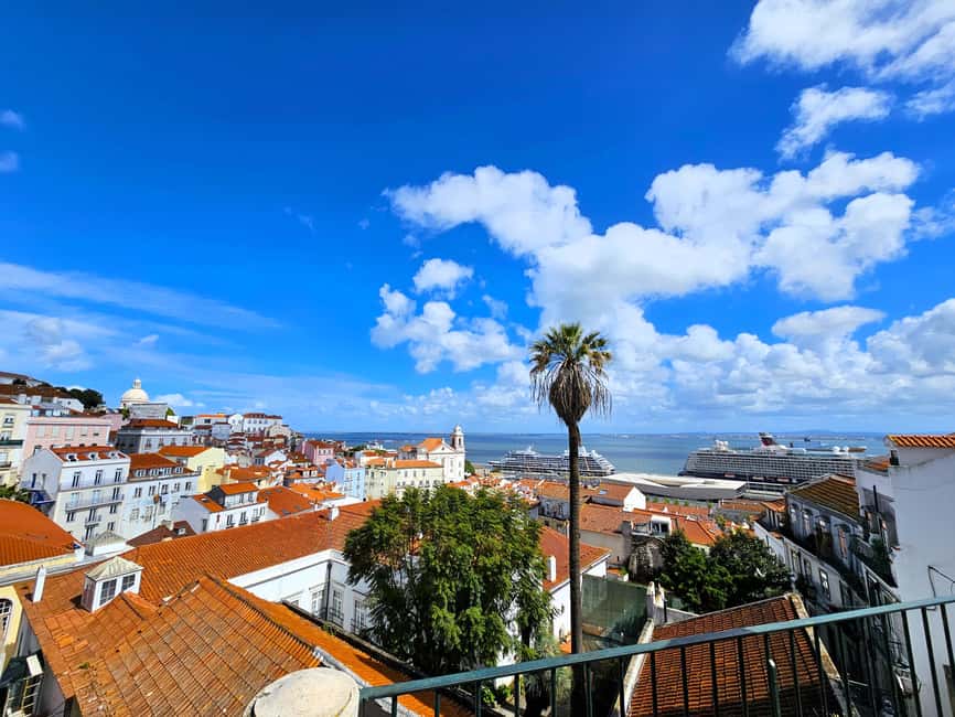 Lisbon: Guided Tuk-Tuk Tour Alfama and history - Santa Luzia and Portas do Sol