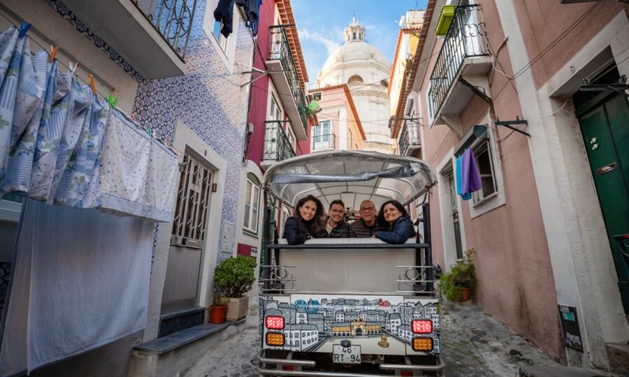 Lisbon: Half-Day Private Guided Tuk-Tuk Tour - What your guide adds to the ride