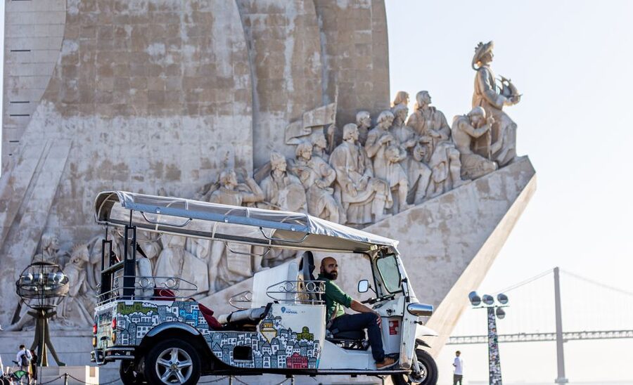 Lisbon: Half-Day Private Guided Tuk-Tuk Tour - Starting in Baixa and climbing toward the castle hills