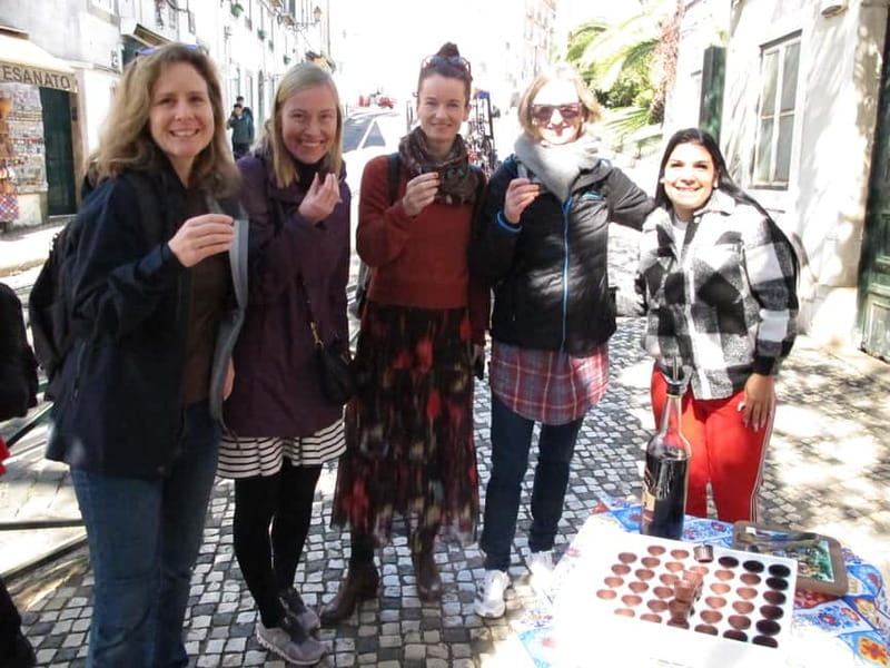 Lisbon: Highlights and Hidden Gems Tour - Street art and the voice of Amália Rodrigues