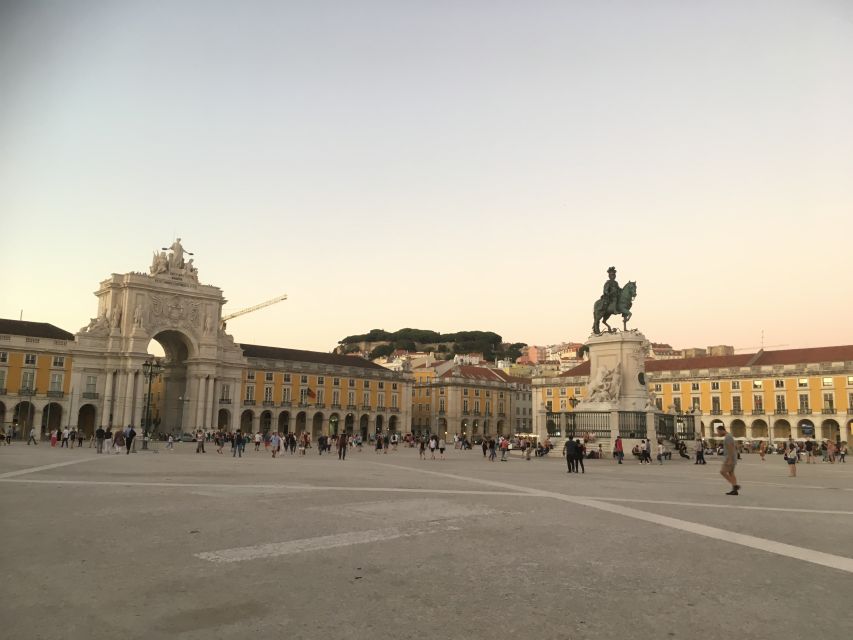 Lisbon: Hills, Alfama, and Mouraria Tour by Electric Bike - Climbing through Graça to Senhora do Monte