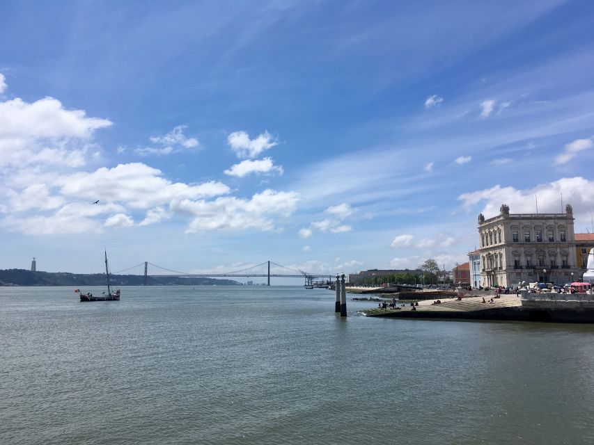 Lisbon: Hills, Alfama, and Mouraria Tour by Electric Bike - From Commerce Square into old Lisbon