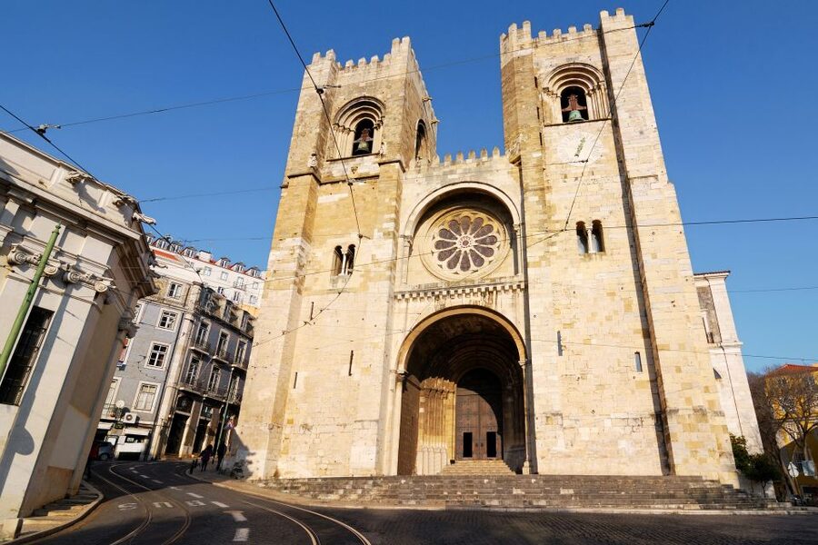 Lisbon: Hills Red Tram Tour by Tram 28 Route 24-Hour Ticket - Why this red tram is a smart alternative to Tram 28