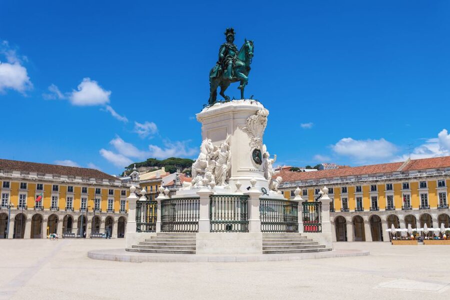 Lisbon: Hills Red Tram Tour by Tram 28 Route 24-Hour Ticket - Portas do Sol and Santa Luzia