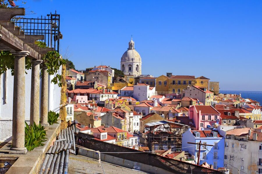 Lisbon: Hills Red Tram Tour by Tram 28 Route 24-Hour Ticket - What the audio guide adds