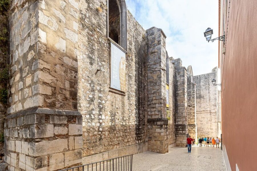 Lisbon: History, Stories and Lifestyle Walking Tour - San Roque Church and a lavish interior