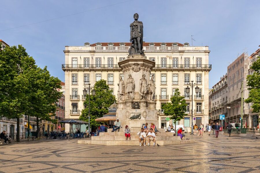 Lisbon: History, Stories and Lifestyle Walking Tour - The tram ride toward Portas do Sol