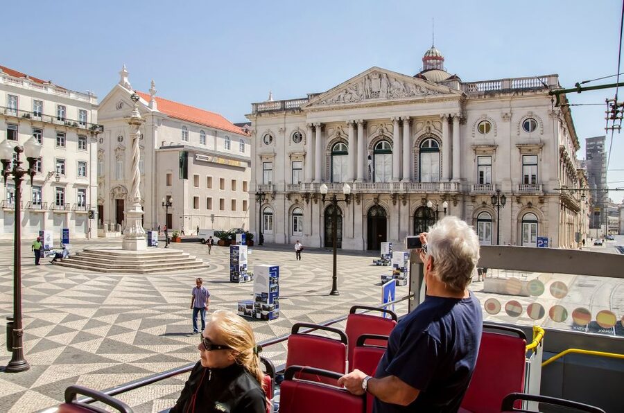 Lisbon: Hop-On Hop-Off Bus Tour - Comfort, access, and small practical details