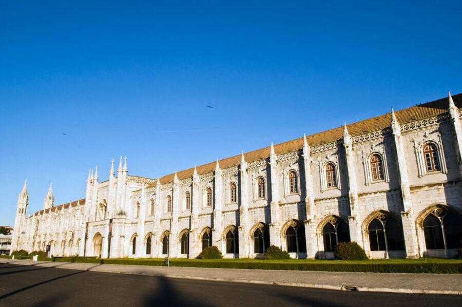 Lisbon: Jerónimos Monastery E-Ticket and Audio Guide - The Chapter Room and the monastery’s human stories