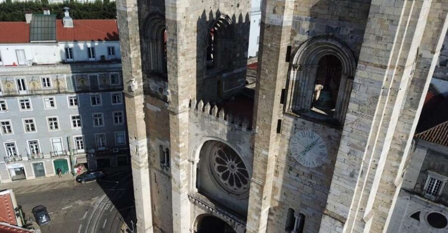Lisbon: Lisbon Cathedral Entry Ticket - From the central nave to the radiant chapels