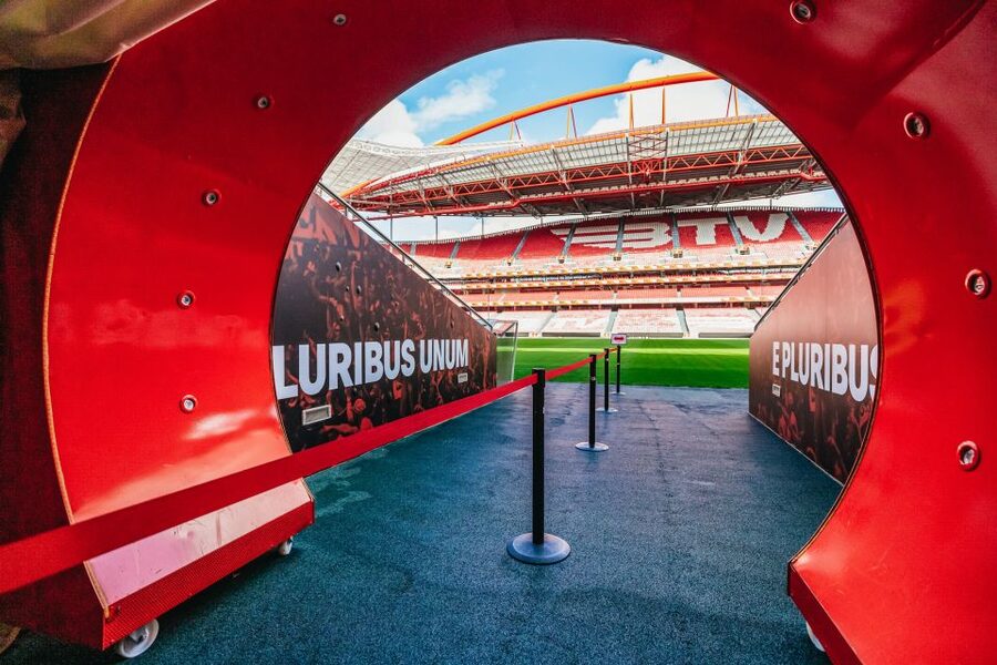 Lisbon: Luz Stadium Tour & SL Benfica Museum Ticket w/Scarf - Press room, Hall of Fame, and the VR experience