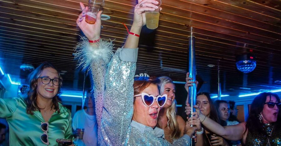 Lisbon: New Year's Eve with Live Dj Fireworks and Open Bar - The first cruise past Alfama