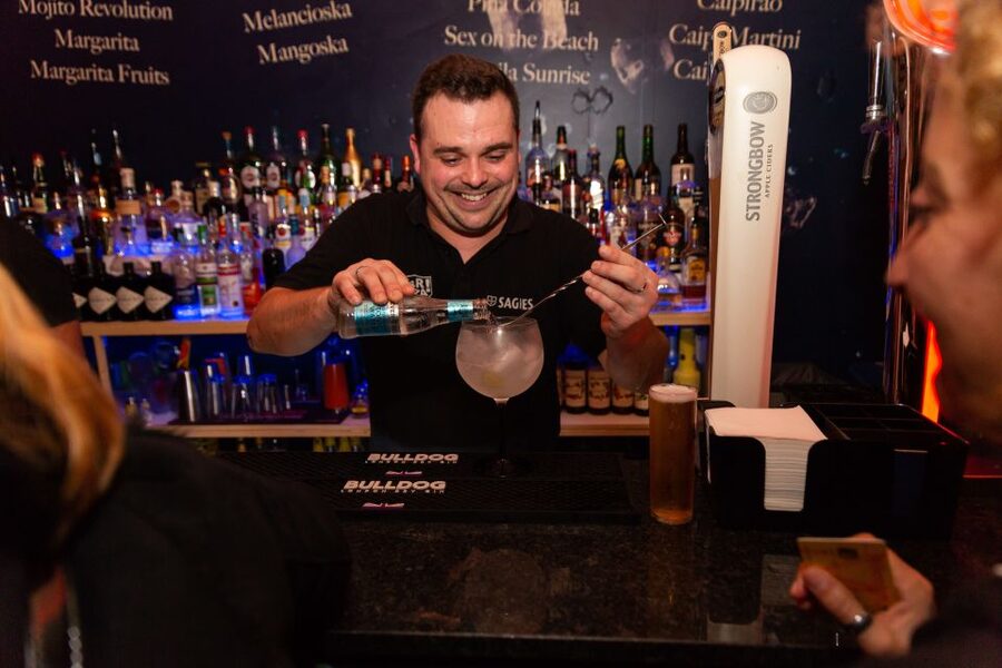 Lisbon Non-Alcoholic Pubcrawl: Soft drinks & Mocktails - Drinking games and meeting people