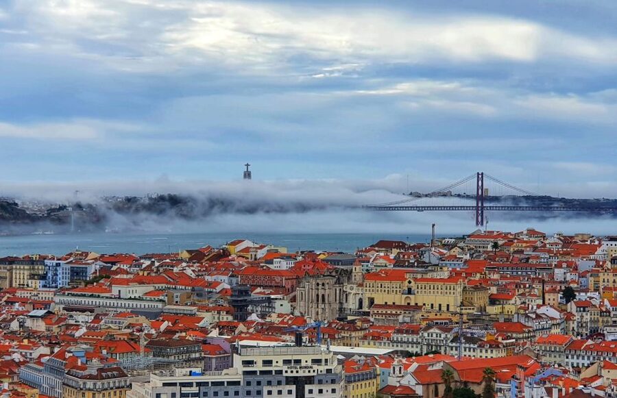 Lisbon: Old Town TukTuk Tour and Scenic Viewpoints in Alfama - Commerce Square and the central waterfront
