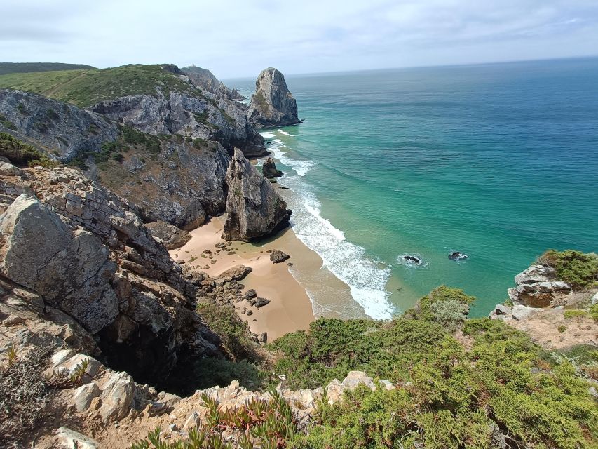 Lisbon: Pena, Regaleira & Atlantic Coast Tour with a Local - Lunch at Praia Grande
