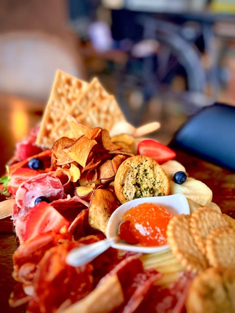 Lisbon: Premium Wine and Tapas Tasting Session - Five wines from Portugal’s small producers