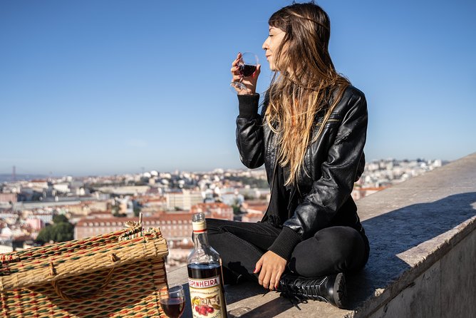 Lisbon Private 5-Hour Eco Tuk-Tuk Tour with Local Tastings - Chiado and Largo do Carmo