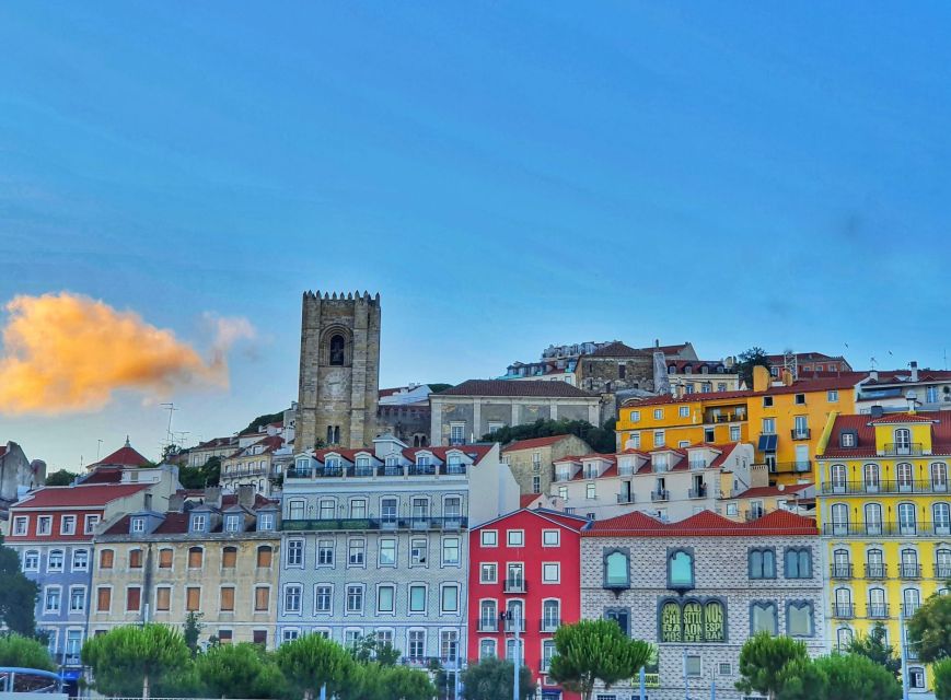 Lisbon: Private City Sightseeing Tour by Tuk-Tuk - Portas do Sol and Santa Luzia viewpoints
